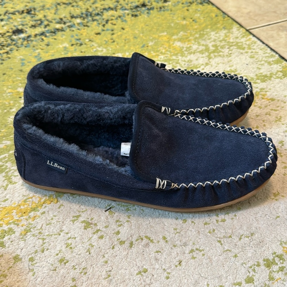 L. L. Bean suede real fur slippers   Like new.